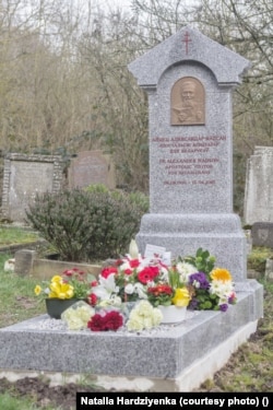 Надмагільле айца Аляксандра Надсана на St. Pancras Cemetery ў Лёндане, Вялікая Брытанія