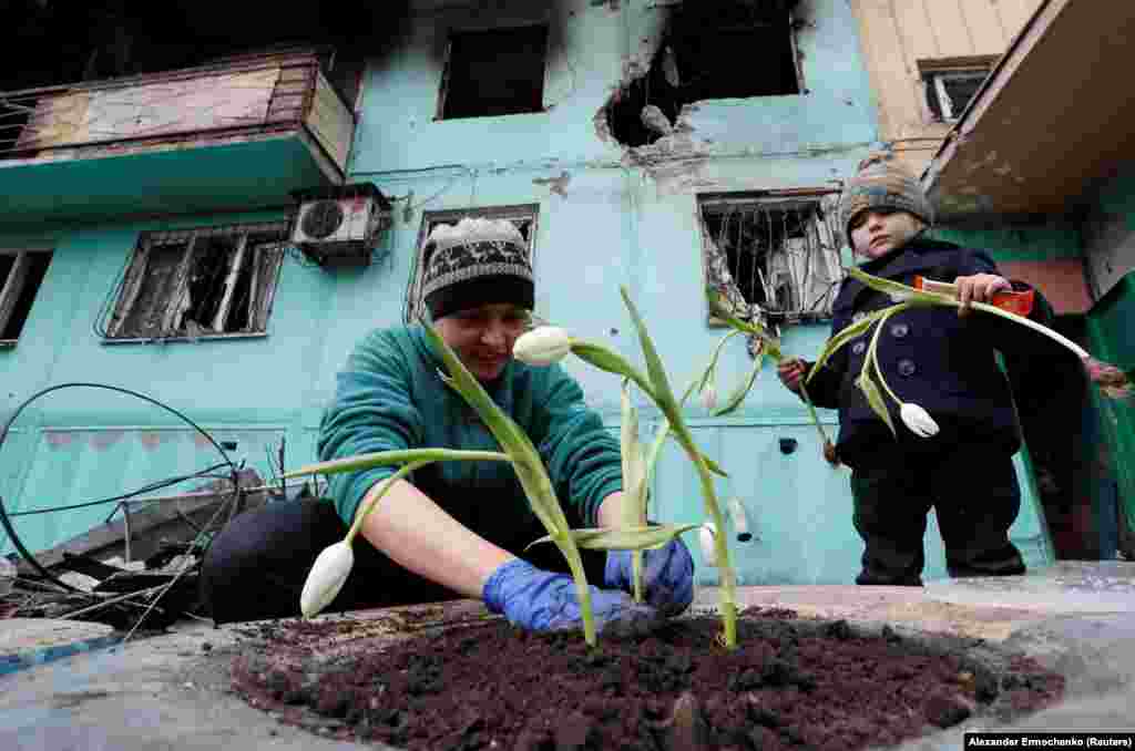 Сцэна з абложанага расейскім агрэсарам Марыюпалю, 4 красавіка.