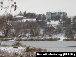 Макараў стаіць на рацэ Зьдзьвіж, якая пацярпела ад артылерыйскіх і авіяцыйных абстрэлаў