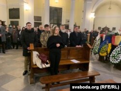 У другім шэрагу зьлева направа: дыпляматы з украінскай амбасады ў Варшаве Віталь Білы і Віталь Жалдыкоў, амбасадар Польшчы ў Беларусі Артур Міхальскі, амбасадар Украіны ў Польшчы Васіль Зварыч