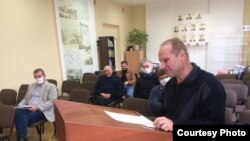 Сяргей Рыбчонак выступае на адной з навуковых дыскусій.