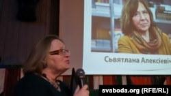 Прэмію "Чалавек году" За Сьвятлану Алексіевіч прыняла яе сяброўка, журналістка Тацяна Цюрына.