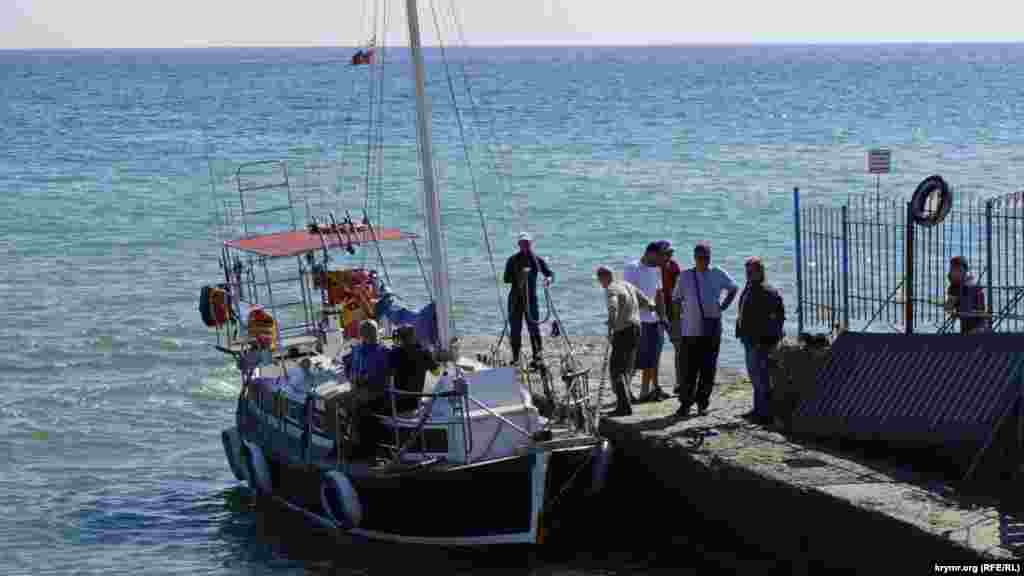 Начало бархатного сезона на побережье Черного моря в Алуште, 7 октября 2016 года