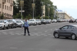 Праспэкт Незалежнасьці ў Менску ў раёне Кастрычніцкай плошчы перакрылі