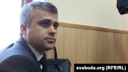 Муж Вольгі Сьцяпанавай Алег у залі суду