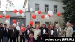 Акцыя салідарнасьці з праваабаронцам Алесем Бяляцкім. Архіўнае фота