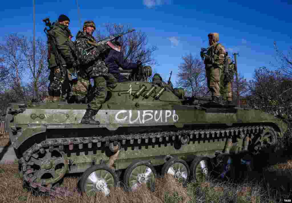 Сэпаратысты ў сяле Заічанка ў 10 кілямэтрах ад Марыюпаля, 30 кастрычніка 2014 году 