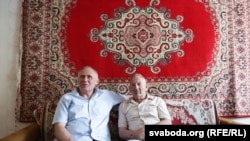 Belarus - Former political prisoner Mikalay Statkevich visits his father, Baranavichy, 23Aug2015