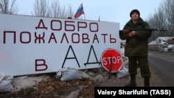 Блок-пост сэпаратыстаў на ўезьдзе ў Горлаўку, Данецкая вобласьць, Украіна, 14 сьнежня 2014 г. 