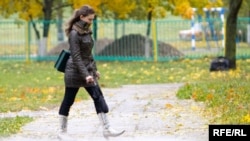 Архіўнае фота. Перапісчыца падчас перапісу насельніцтва 2009 году