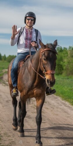 Дзьмітры Кудзялевіч віншуе сяброў-украінцаў з Днём вышыванкі, вясна 2020