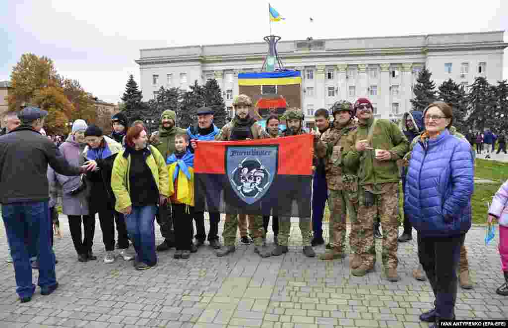 Сумеснае фота з вайскоўцамі