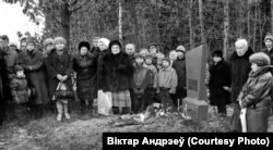 Часовы помнік на Кабыляцкай гары, пастаўлены ў 1990 г. (фота з архіву краязнаўцы Віктара Андрэева)