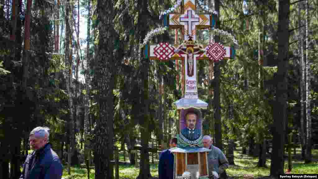 Крыж у памяць дзеяча БНР, акадэміка, гісторыка, мовазнаўцы й публіцыста Вацлава Ластоўскага, быў усталяваны ў Курапатах у 2016 годзе.