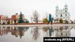 Ілюстрацыйнае фота. Горадня. Cавецкая плошча. Касьцёл Сьвятога Францыска Ксавэрыя