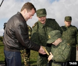 Дзьмітры Мядзьведзеў, Аляксандар Лукашэнка і Мікалай Лукашэнка