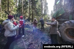 Чыноўнікі і грамадзяне апынуліся па розныя бакі барыкадаў