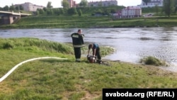 Вады пажарнікам спатрэбілася шмат, сталі браць зь Нёману