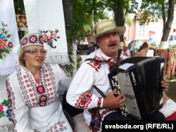 Украінец баяніст Віктар Яцко прыжыўся ў вёсцы Падгальле Ельскага раёну