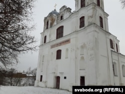 Кармэліцкі касьцёл на замку. У невялікай прыбудове моляцца мсьціслаўскія каталікі