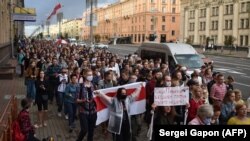 Шэсьце вернікаў па праспэкце Незалежнасьці ў Менску 27 жніўня