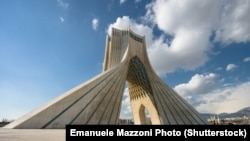 Вароты Ірану — вежа Азадзі. Фота ©Shutterstock / Emanuele Mazzoni Photo