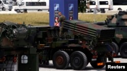 Poland -- Polish soldier prepares a military exhibition in front of the venue of the NATO Summit, which will start in two days, in Warsaw, July 6, 2016