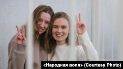 Кацярына Андрэева і Дар’я Чульцова на пасяджэньні суду, 18 лютага 2021