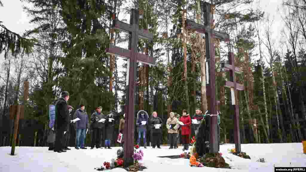 29 лютага 2016 году.&nbsp;&nbsp;Рух салідарнасьці &laquo;Разам&raquo; са студзеня 2007 году штомесяц 29-га чысла ладзіць акцыі па ўшанаваньні ахвяраў камуністычнага тэрору ва ўрочышчы Курапаты.