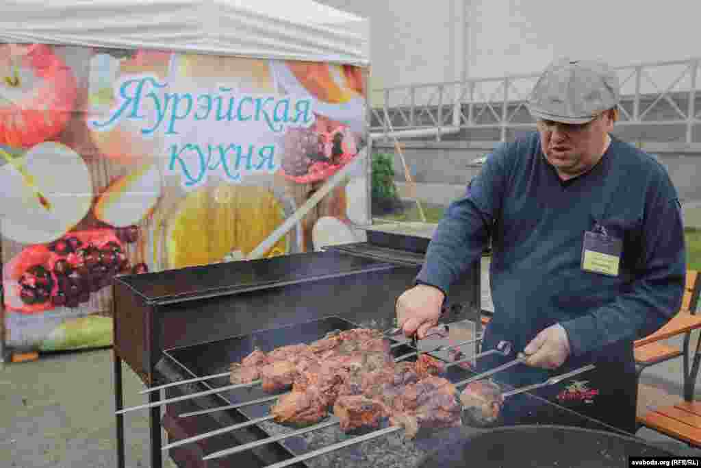 Сьвіны шашлык на габрэйскім сьвяце