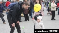 Сход праціўнікаў будаўніцтва акумулятарнага заводу ў Берасьці, 7 красавіка