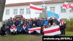 Удзельнікі акцыі ўшанаваньня паўстанцаў Каліноўскага ў Сьвіслачы